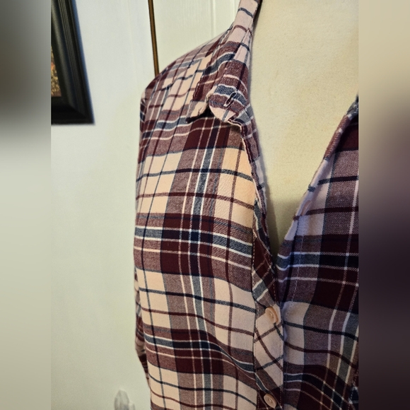 Faded Glory.  Button-down Front Top. 237 - Picture 3 of 4